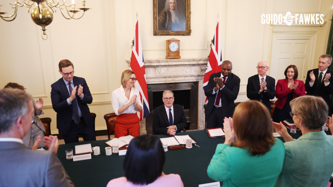 Cabinet Gives Starmer Standing Ovation at Final Cabinet Meeting